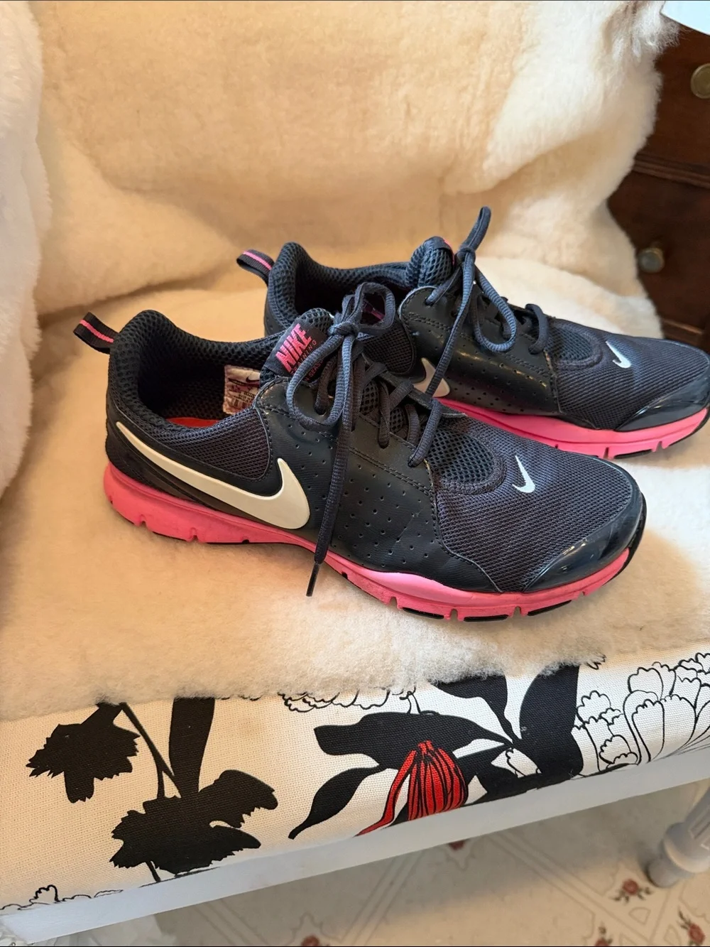 Nike Women's Black & Pink Training Sneakers - Picture 2 of 6